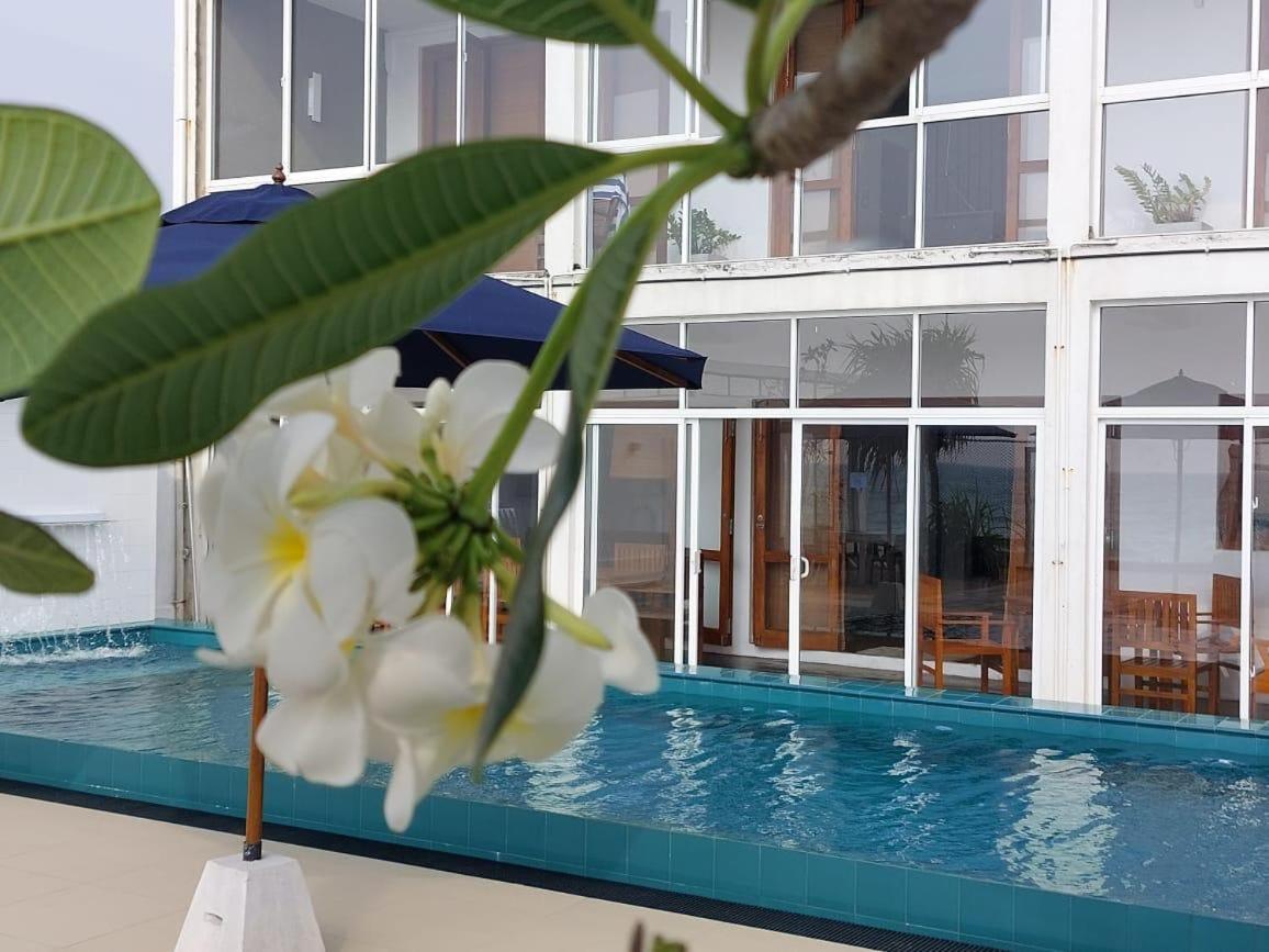 White Sand Villa - Beach Front Hikkaduwa Exterior foto