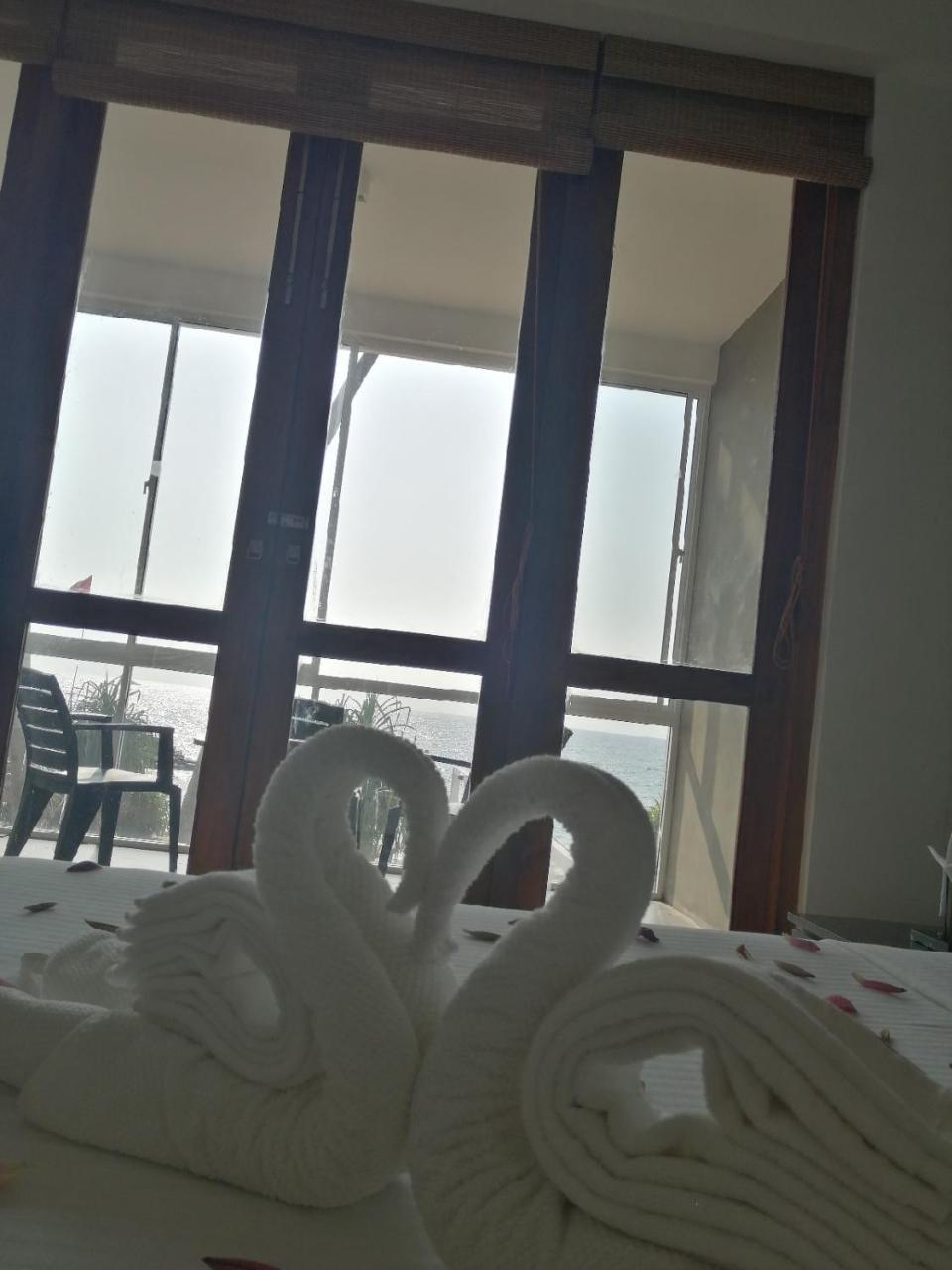 White Sand Villa - Beach Front Hikkaduwa Exterior foto
